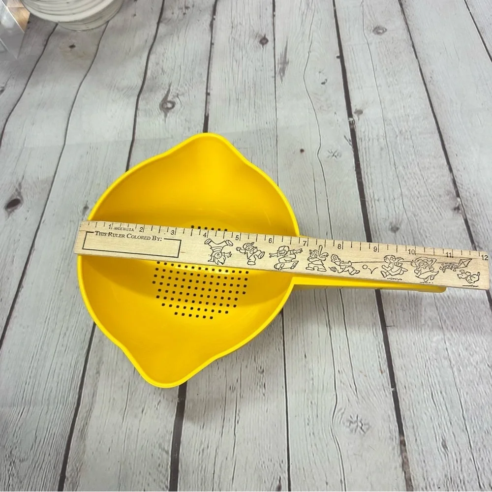 vtg retro Tupperware bright Yellow 1 qt Colander strainer double pour